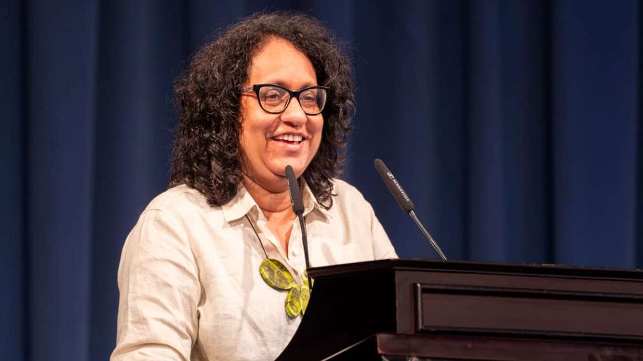 දෙමාපියන් දරුවන් සමඟ සමීප සන්නිවේදනයක් පවත්වාගෙන යායුතු බව අගමැතිනිය කියයි