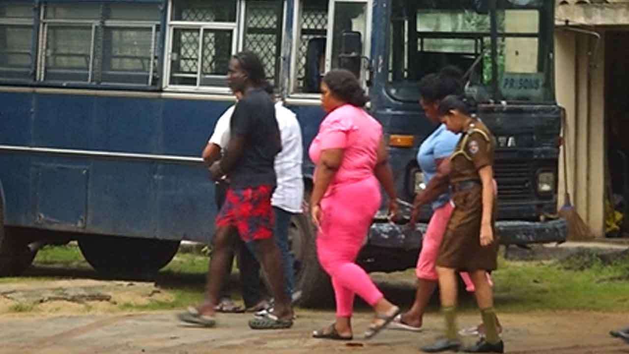 කොකේන් මත්ද්‍රව්‍ය සමගින් හසුවූ ජැමෙයිකානු ජාතිකයින් සිව්දෙනාට රැඳවුම් නියෝග