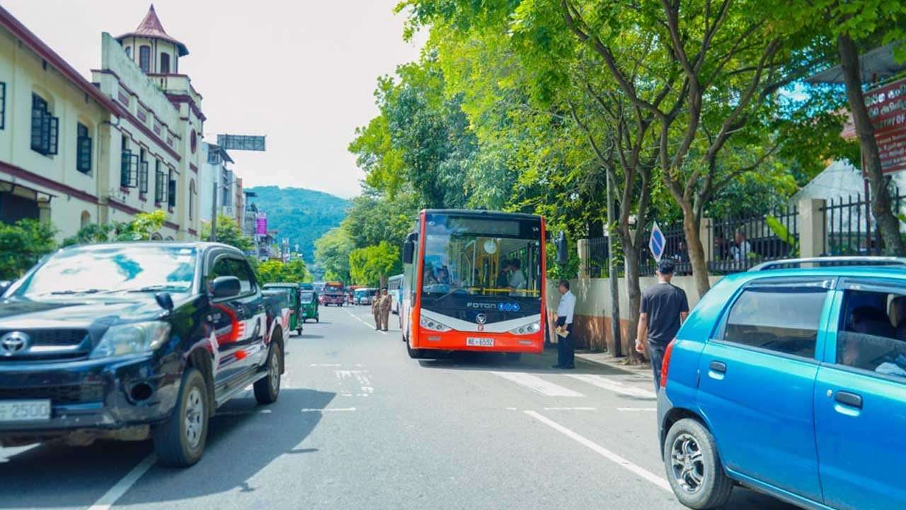 මහනුවරට මෙට්‍රෝ බස් සේවාව ව්‍යාප්ත කිරීමේ මුල් පියවර තබයි