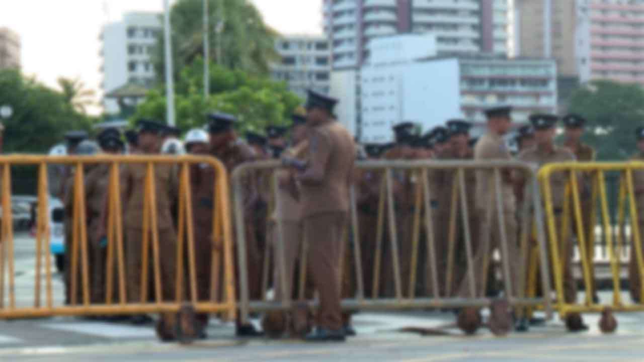 භික්ෂු විරෝධතාව හේතුවෙන්  වසා දැමුණු ගාලු පාර විවෘත කෙරේ