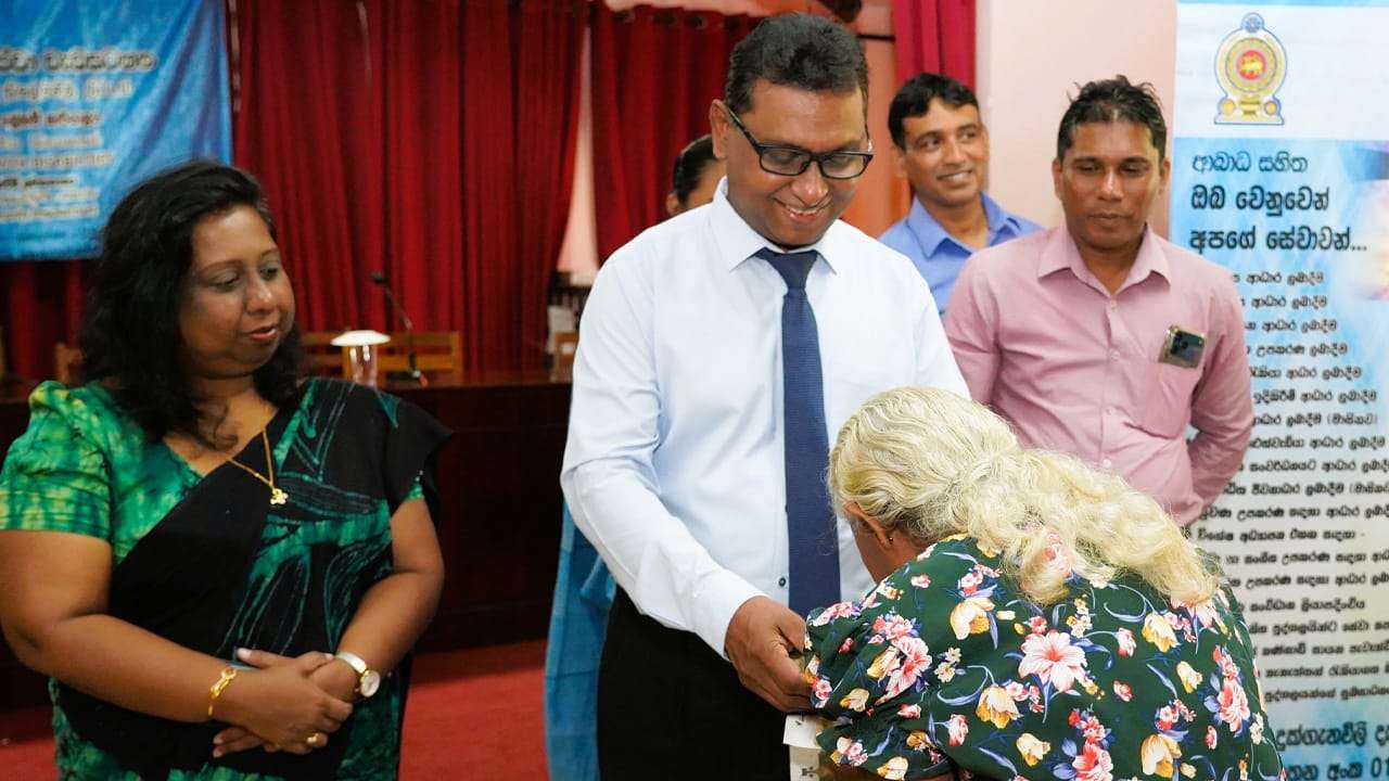 ආබාධ සහිත පුද්ගලයන් සඳහා අවශ්‍ය ආධාරක උපකරණ ලබාදීමට රුපියල් මිලියන 21ක් වෙන් කෙරේ