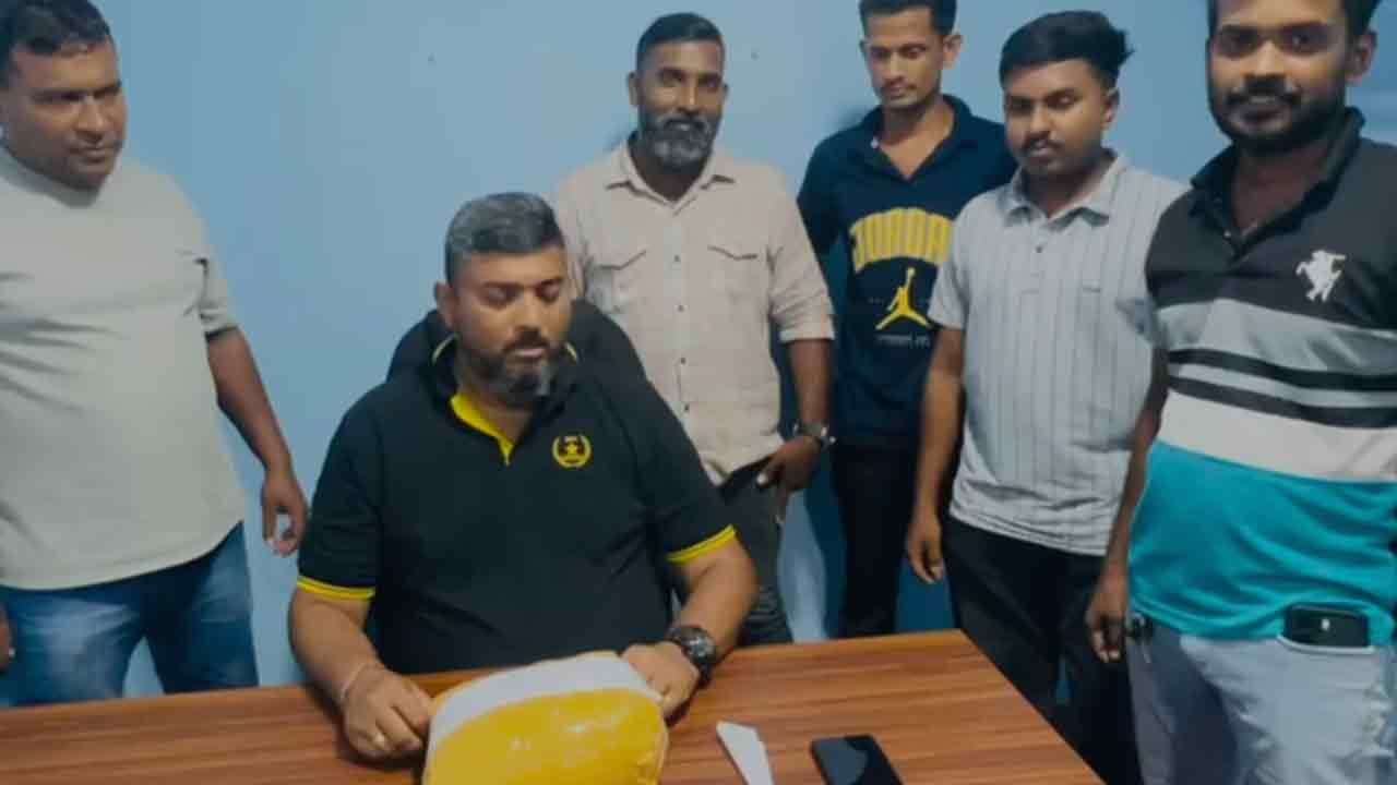 පුත්තලම නගර සභාවේ හිටපු මන්ත්‍රීවරයෙකු කේරළ ගංජා සමග අත්අඩංගුවට