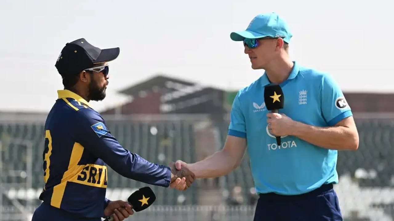 කාසියේ වාසිය දිනූ ශ්‍රී ලංකාව ප්‍රථමයෙන් පන්දුයැවීමට තීරණය කරයි