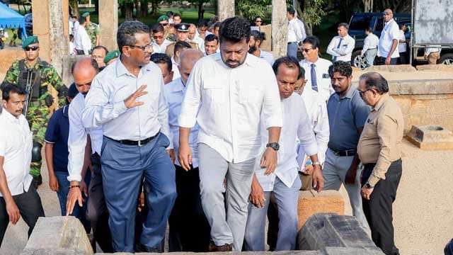 ජනපති අනුරාධපුර පූජා භූමි සංවර්ධන ව්‍යාපෘතියේ ප්‍රගතිය සොයා බලයි