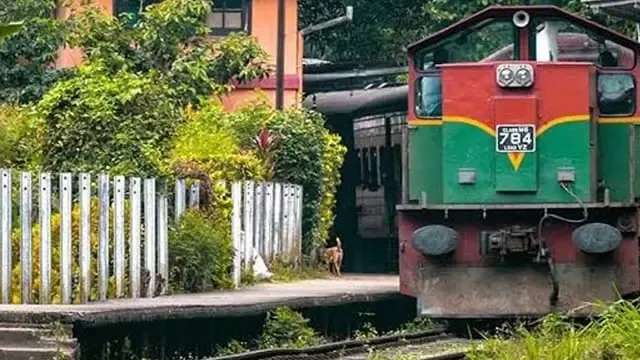 රඹුක්කන -පේරාදෙණිය හා ගම්පොළ අතර  දුම්රිය ධාවනය නැවත දැනුම්දෙනතුරු අත්හිටුවයි