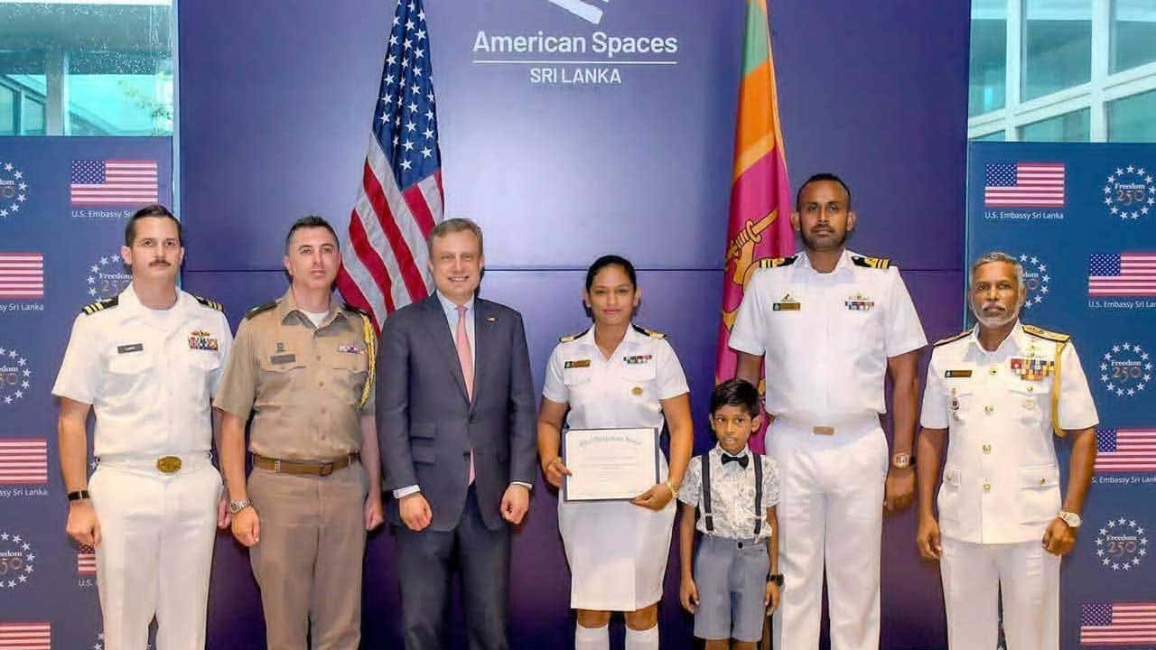 මෙරට නාවික හමුදාවේ ලුතිනන් කමාන්ඩර්වරියකට අමෙරිකාවෙන් සුවිශේෂී ඇගයීමක්