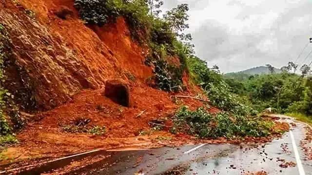 දිස්ත්‍රික්ක කිහිපයකට නායයෑම් පූර්ව අනතුරු ඇඟවීම්