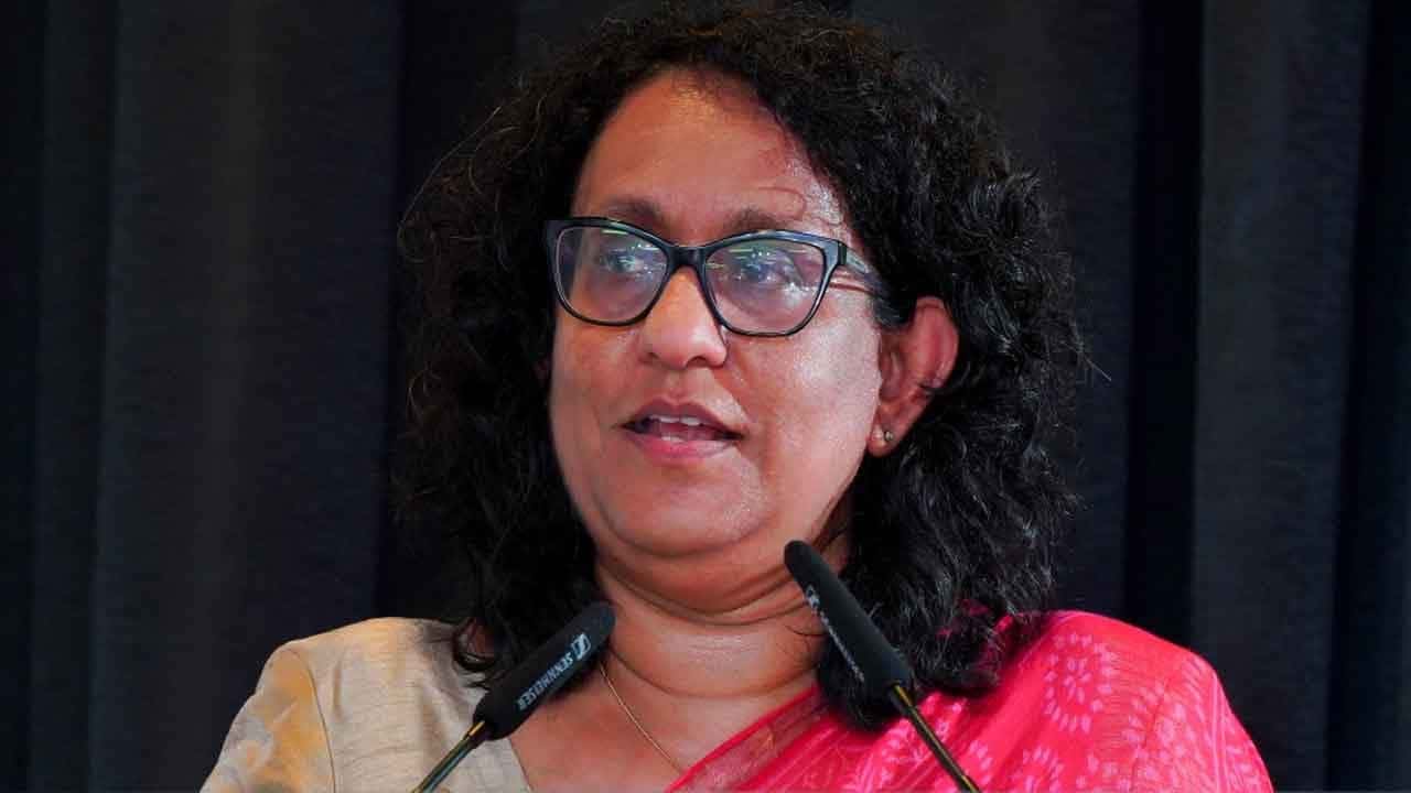 පාසල යනු විභාග සමත්වීම සඳහා පමණක් අධ්‍යාපනය ලබා දෙන තැනක් නොවෙයි - අගමැති