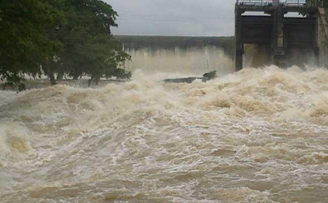 කළු ගඟේ ජල මට්ටම ඉහළට-ආරක්ෂිත ප්‍රදේශ බලා ඉවත් වෙන්න