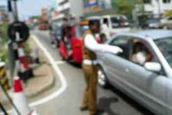 වැල්ලවත්ත සහ කොල්ලුපිටිය අතර මුහුදුබඩ මාර්ගයේ රථ වාහන ගමනය සීමා කරයි
