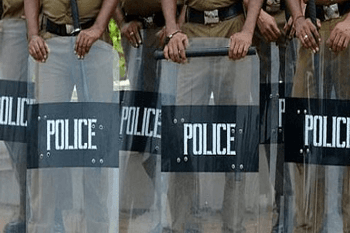 නැවත දැනුම් දෙන තුරු පොලිස් ඇඳිරි නීතිය ක්‍රියාත්මකයි