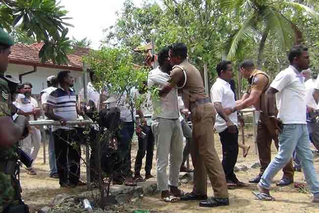 බෝම්බ ඇති බවට සැකයක් නිසා ඩේවිට්වත්ත සුසාන භුමිය අවට සෝදිසියක්