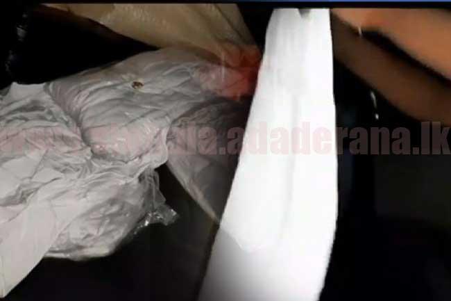 සෝදිසි මෙහෙයුමකින් සුදු පැහැති කාන්තා ඇඳුම් කට්ටල 36ක් සමඟ 2ක් අත්අඩංගුවට
