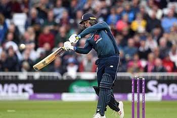 පාකිස්ථාන-එංගලන්ත එක්දින ක්‍රිකට් තරග ජය එංගලන්තයට