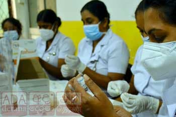 සෞඛ්‍ය සේවකයින්ට තෙවන එන්නත් මාත්‍රාව ලබාදීමට තීරණය කෙරේ