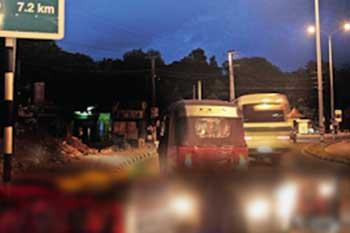 කොළඹ - නුවර මාර්ගය අවහිර වෙයි