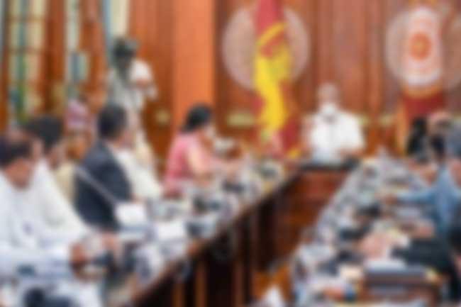 කැබිනට් ඇමතිවරුන් ඉල්ලා අස්වෙයි