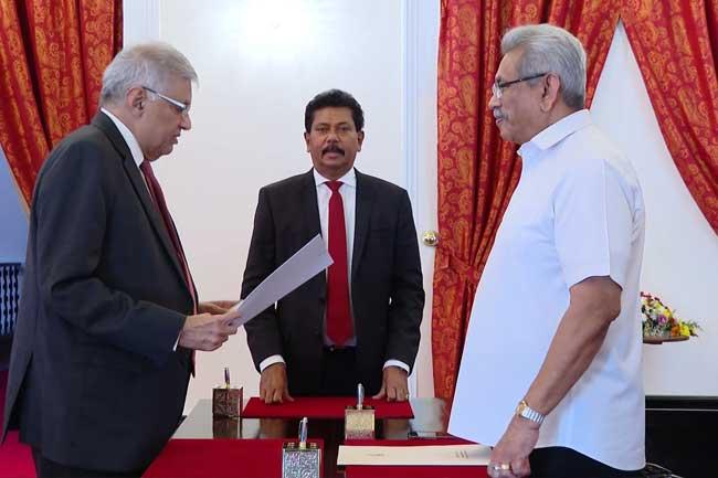 මුදල් ඇමති රනිල්