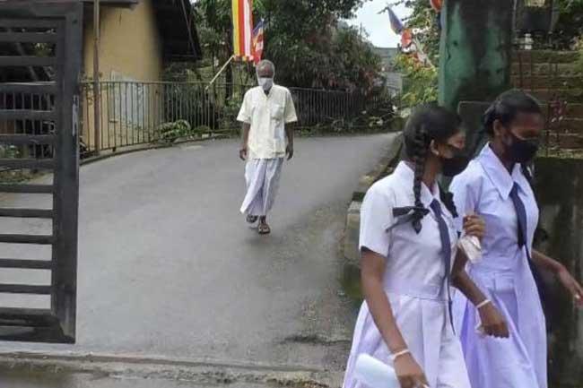 සාමාන්‍ය පෙළට පෙනී සිටි සීයා