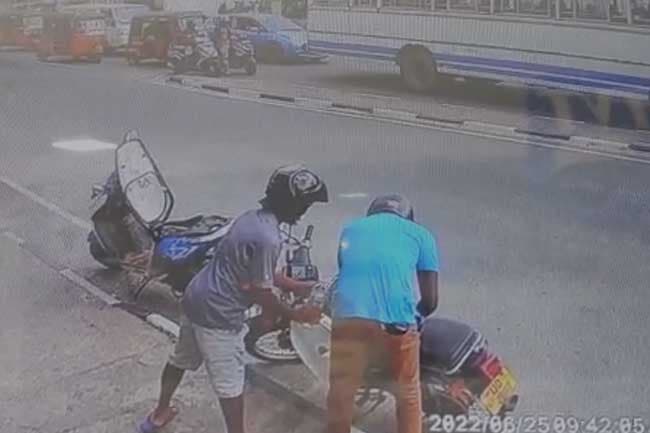 අධම පුද්ගලයෙක් ගේ පෙට්‍රල් විකිණීම