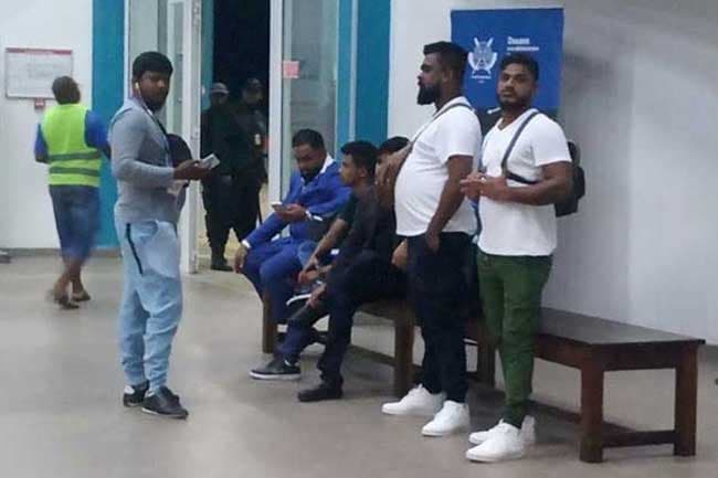 ගුවන් යානයේ ප්රමාදයෙන් හරක් කටා ව අදත් රැගෙනඒමට නොහැකි වෙයි
