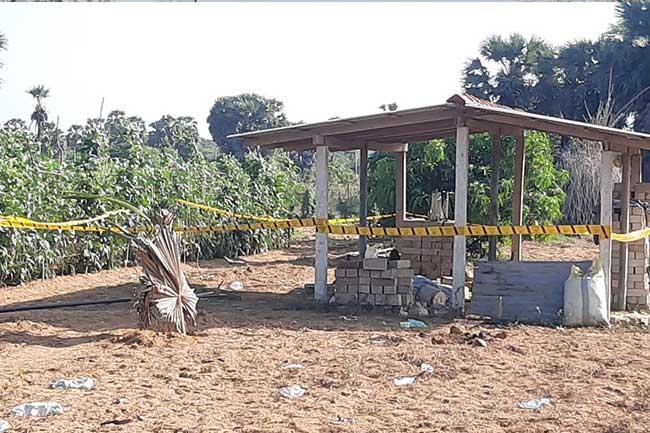 පුතුන් දෙදෙනා පියාව ඝාතනය කරයි