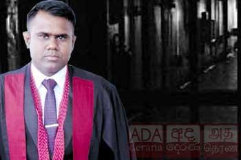 එල්ලුම්ගහ පෙනි පෙනී උපාධි පිට උපාධි ගත් ඉන්දික