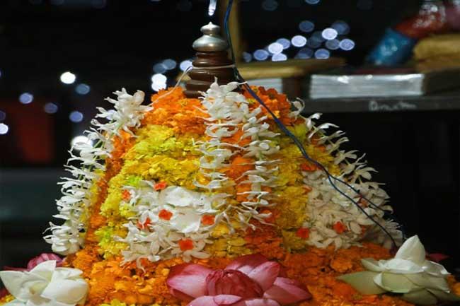 ඇදහිය නොහැකි මුදලකට මිලදීගත් මල් වට්ටිය