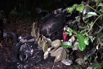 ගිනිතැබූ යතුරුපැදියක් හමුවෙයි