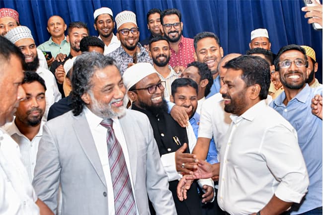 ජනපති සහභාගීත්වයෙන් පැවැත් වූ විශේෂ ඉෆ්තාර් උත්සවය