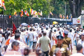 නැවත දැනුම්දෙන තුරු මහනුවරට එන්න එපා