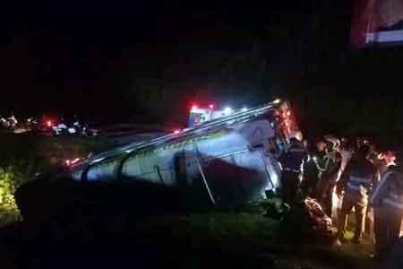 නුවරඑළියේ බස් රථයක් පෙරළී අනතුරක්
