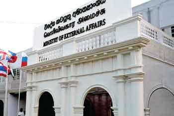 ඉරානයේ රැඳි සිටින ශ්‍රී ලාංකිකයින් ගණන අමාත්‍යංශය හෙළි කරයි