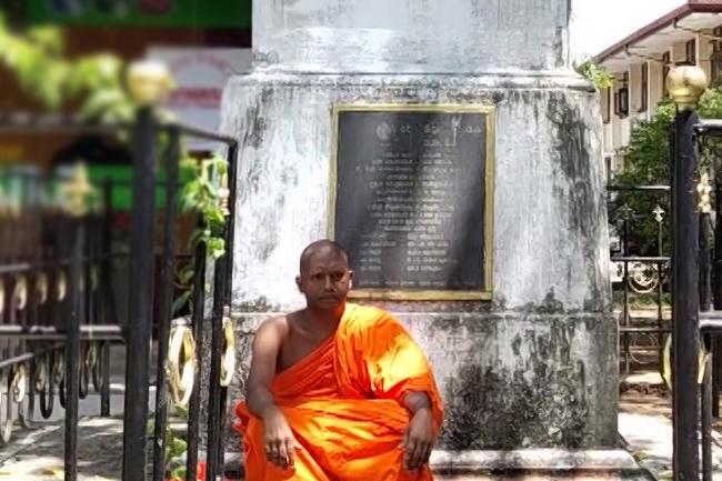 හිටපු ජනපති මහින්දගේ ආරක්ෂාව ඉල්ලා හිමිනමක් උපවාසයක