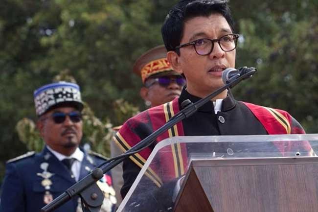 මැඩගස්කරයේ පාලනය එරට හමුදාව අත්පත්කරගනී