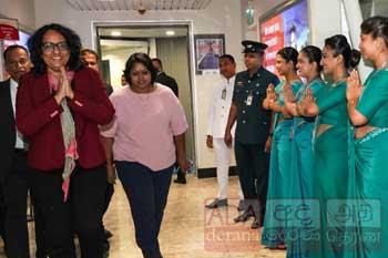අගමැති හරිනි දිවයිනට