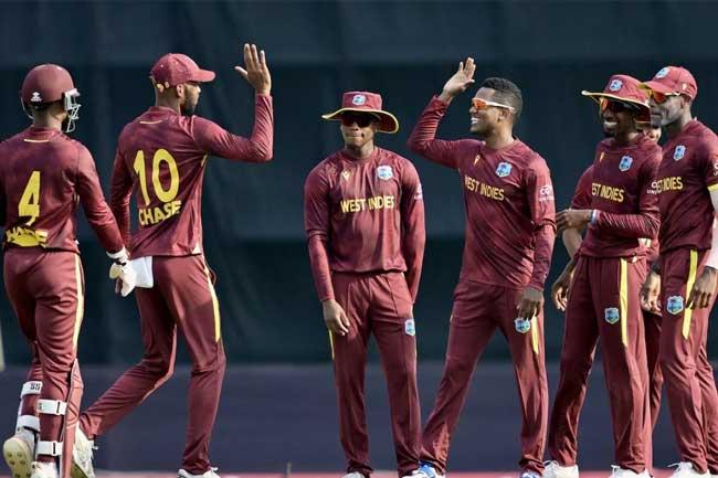 එක්දින ක්‍රිකට් ඉතිහාසයේ පළමුවරට පන්දුවාර 50ම දඟ පන්දු යවන්නන් පස් දෙනෙකුගෙන්