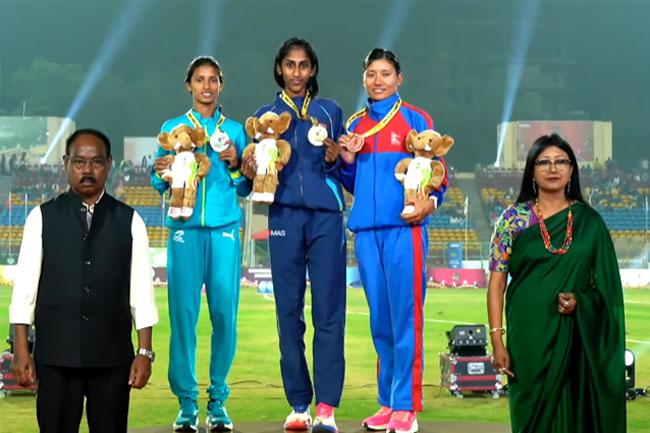 රසාරා විජේසූරියගෙන් රන් පදක්කමක්