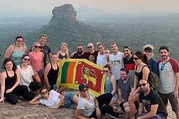ගෙවුණු සති 03ට සංචාරකයින් 120,000කට ආසන්න පිරිසක් මෙරටට