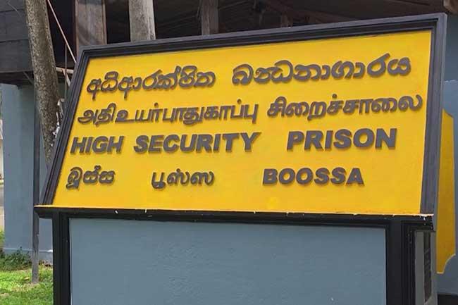 බූස්ස බන්ධනාගාරයේ තිබී දුරකතන 14ක් සොයාගනී