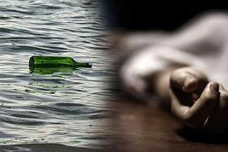 මුහුදේ පාවී ආ බෝතලයක තිබූ ද්‍රාවණයක් පානය කළ දෙදෙනෙකු මරුට - තවත් 2ක් රෝහලේ