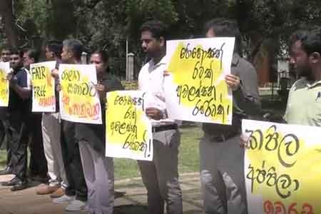 උපකුලපතිවරයෙක් ඉල්ලා රජරට ආචාර්යවරු විරෝධයේ