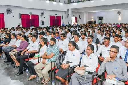 ජනාධිපති අරමුදලෙන් ඌව පළාතේ උසස් පෙළ විශිෂ්ටයින් අගයයි