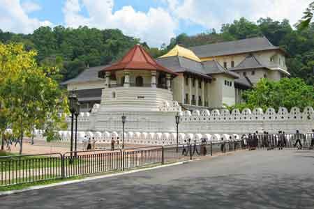 ශ්‍රී දළදා මාළිගාව සඳහා නව දියවඩන නිලමේවරයෙකු තෝරාගැනීම අද