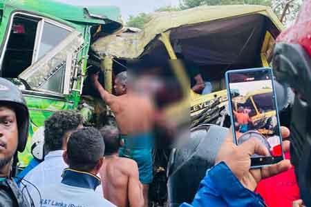 බස් රථයක් හා ටිපර් රථයක් මුහුණට මුහුණ ගැටී අනතුරක්