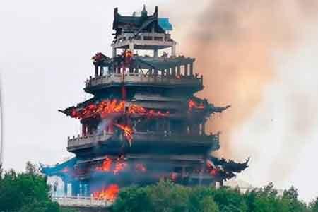චීනයේ වසර 1500ක් පැරණි පන්සලක් ගිනිගෙන විනාශ වෙයි