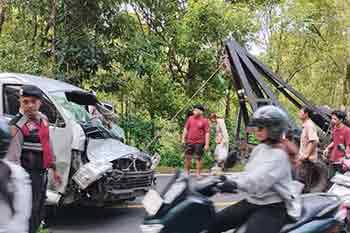 ඉන්දුනීසියාවේ දී සිදු වූ අනතුරකින් චීන සංචාරකයින් 05ක් මරුට