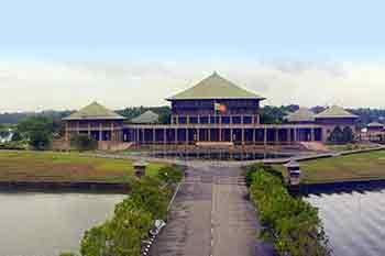 පාර්ලිමේන්තුව ඇරඹෙයි - විනාඩි 30කට කල් තියයි