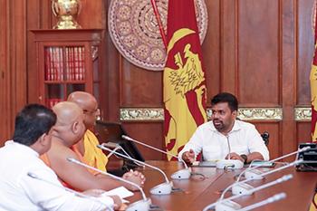 මල්වතු, අස්ගිරි නියෝජ්‍ය ලේඛකාධිකාරි හිමිවරු සහ දියවඩන නිලමේවරයා ජනපති හමුවෙයි