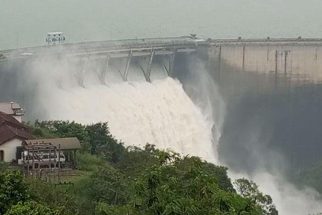 ජලාශ කිහිපයක් උපරිම ජල මට්ටමට - පහත් බිම්වල සිටින පිරිසට දැනුම්දීමක්